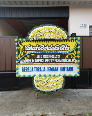 Papan Bunga Duka di Tano Tombangan Angkola